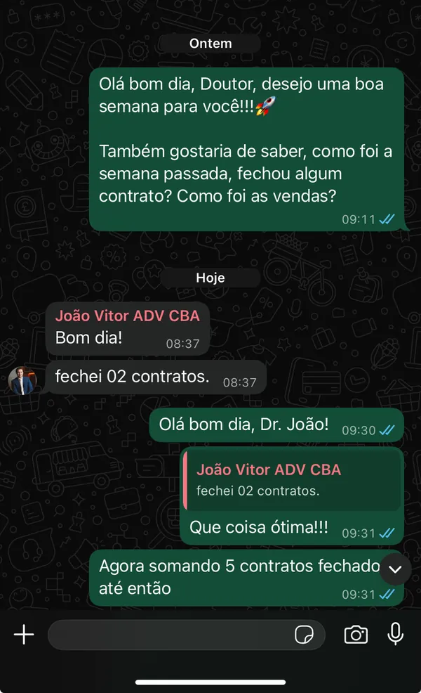 Cliente João Vitor informando que fechou mais 2 contratos, somando 5 contratos fechados até então